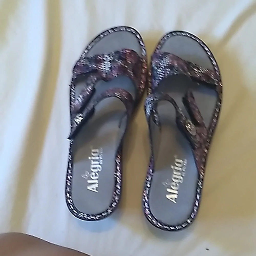 π©΅π Womens Alegria shoes size 37 color Metallic purple π©΅π - Picture 2 of 9
